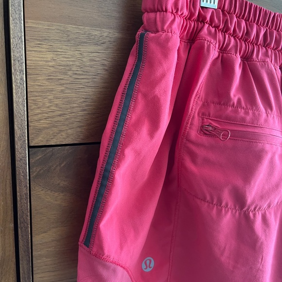 Lululemon bitty hot shorts with drawstring - Picture 4 of 10